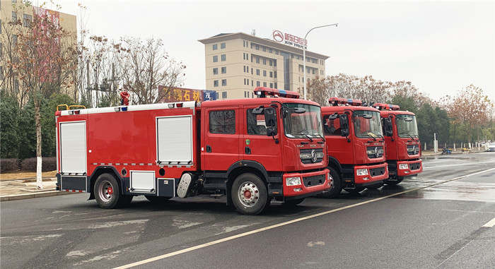 寧夏石嘴山用戶(hù)定制:3臺(tái)東風(fēng)D9泡沫消防車(chē)(8噸) 寧夏石嘴山用戶(hù)定制:3臺(tái)東風(fēng)D9泡沫消防車(chē)(8噸)